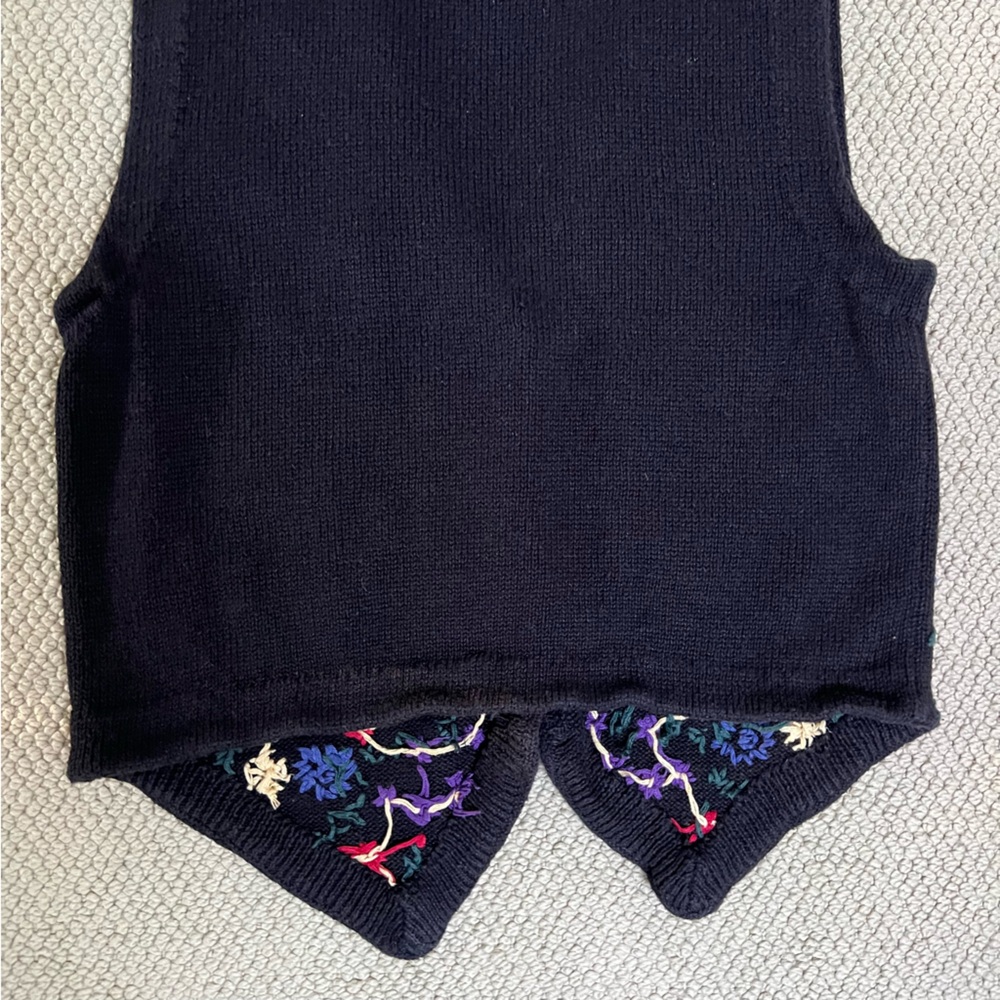 Vintage Floral Knit Vest - Picture 6 of 9